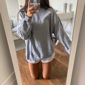 grey sweatshirt